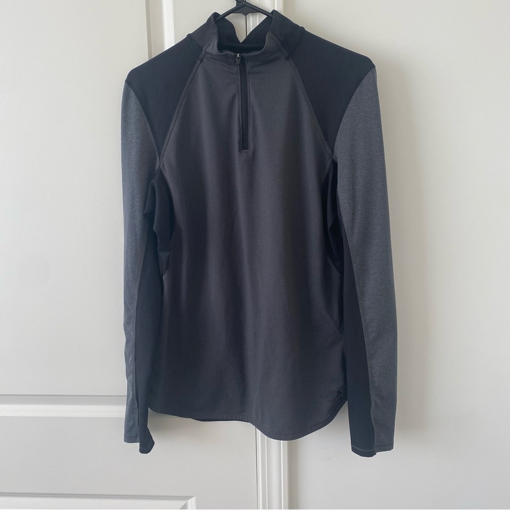 The Northface Woman’s Activewear Jacket Size Large Outdoor 1/4 zip Workout Run